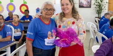 Idosos do SCFV Tia Nega participam de manhã de bingo e confraternização