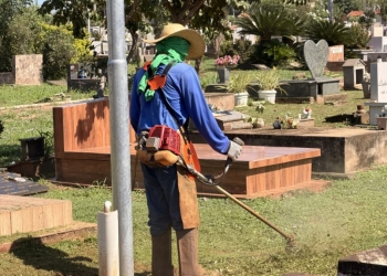SEINTRA inicia serviços de manutenção no Cemitério Municipal para o Dia de Finados